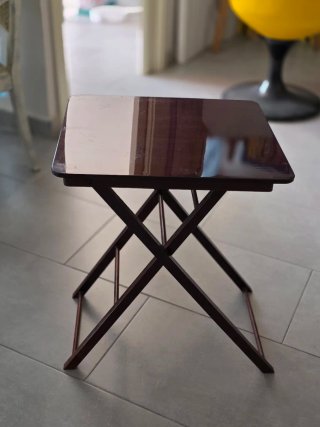 Mesa auxiliar nogal plegable antigua