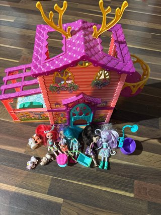 Casa de muñecas con accesorios
