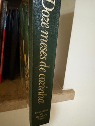 Livro 12 meses de cozinha das Seleções do Reader’s