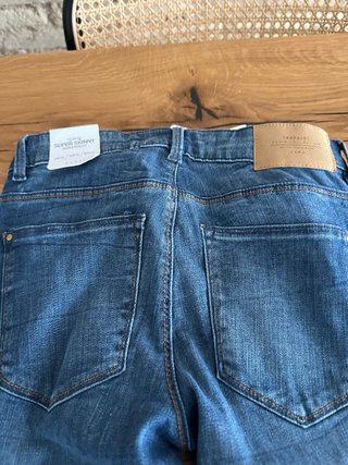 Vaqueros Zara Body Curve