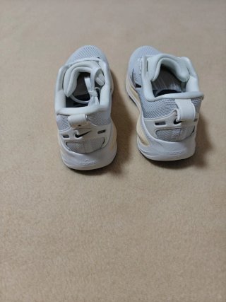 Nike Vomero Blancas beige 39