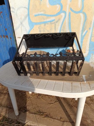 Scaffale in ferro battuto per calici