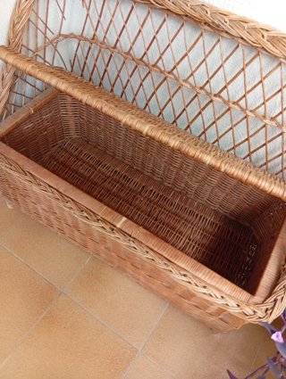 Banco de mimbre con almacenaje