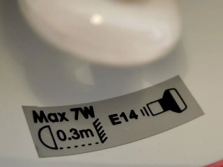 Lámpara de escritorio flexo roja