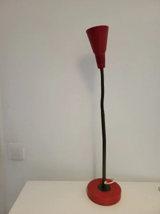 Lámpara de escritorio flexo roja