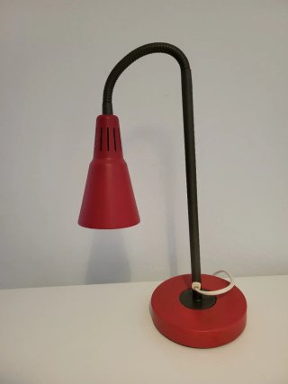 Lámpara de escritorio flexo roja