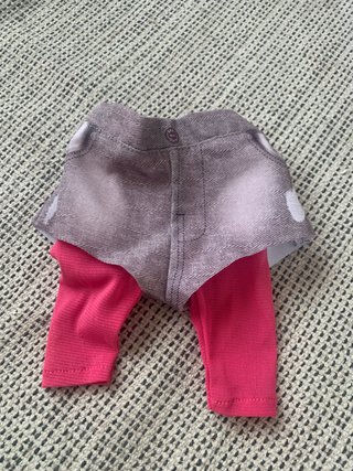 Muñeca Famosa bebé con vestido y rebeca