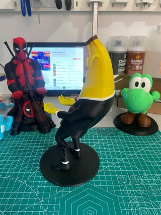 Figura Peely Fortnite Traje Negro