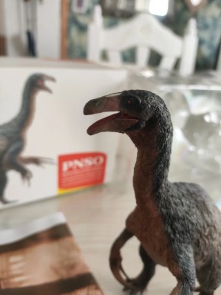 Figura dinosaurio Qingge Therizinosaurus PNSO