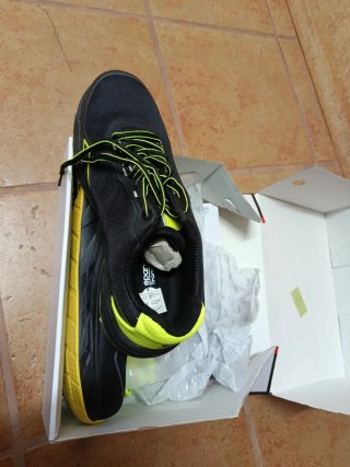 Calzado de seguridad Sparco negro y amarillo
