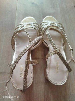 Sandalias doradas Kiabi