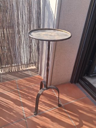 Soporte auxiliar de metal para macetas