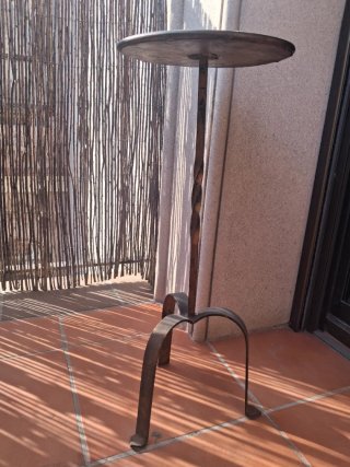 Soporte auxiliar de metal para macetas