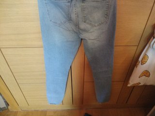 Vaqueros azules mujer con rotos