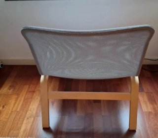 Butaca Ikea gris y madera