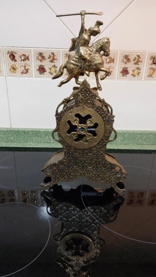 Orologio e Candelabri Antichi in Metallo