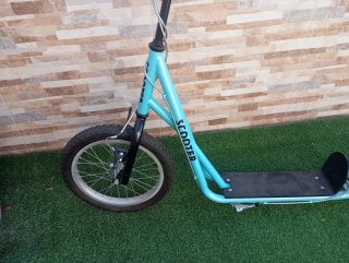 Patinete todoterreno verde agua