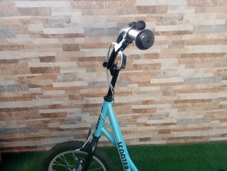 Patinete todoterreno verde agua