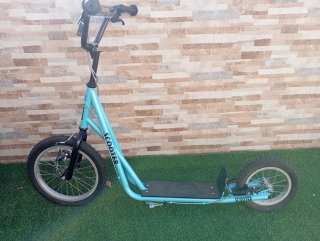Patinete todoterreno verde agua