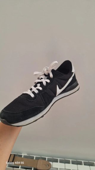 Zapatillas Nike Lifestyle Negras y Blancas