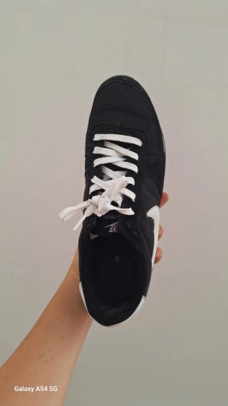 Zapatillas Nike Lifestyle Negras y Blancas