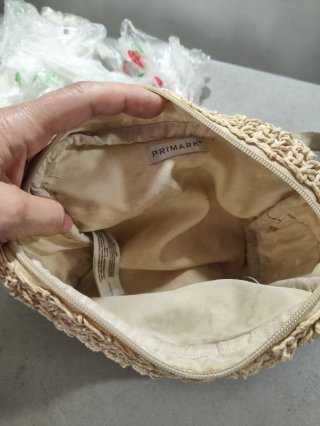 Bolsito de rafia beige