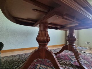 Mesa de comedor de madera