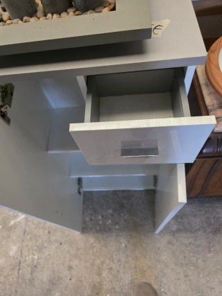 Armario baño blanco y gris