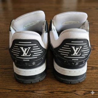 OFERTA Zapatillas LV Urbanas T42 Blancas y Negras