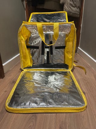 Mochila Glovo Amarilla y Plateada