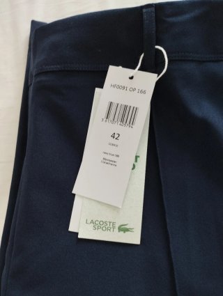 Pantalón deportivo Lacoste Sport azul marino.
