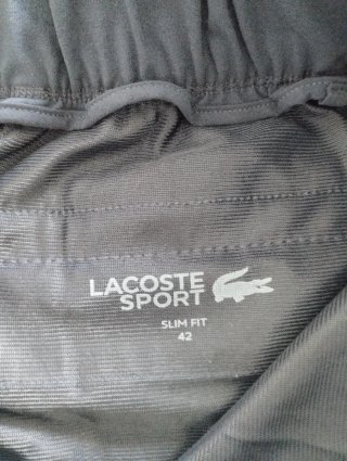 Pantalón deportivo Lacoste Sport azul marino.