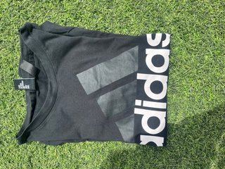 Camiseta Adidas Negra Logo Grande