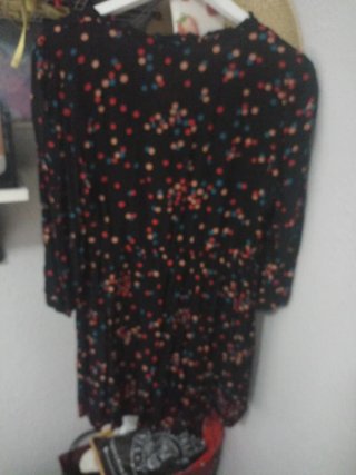 Vestido negro con topos multicolor