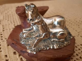 Statuetta cavalli sbalzati a mano placcata argento