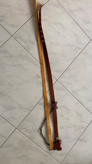 Cintura in pelle con strass e catena AbSoul