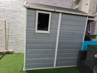 Caseta de jardín PVC gris y roja