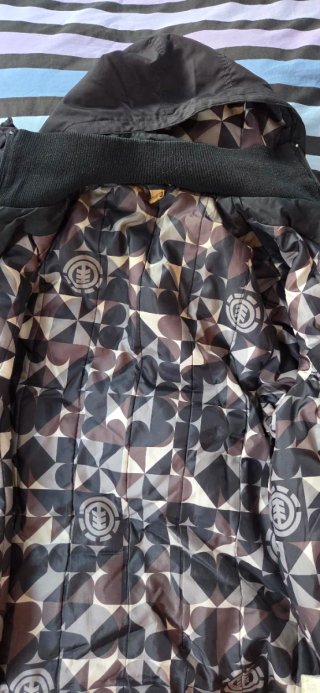 Abrigo negro Element