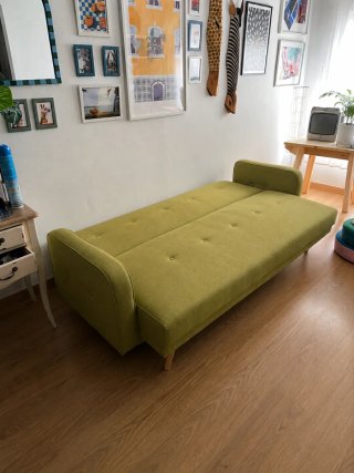 Sofá cama verde de diseño — cómodo y decorativo