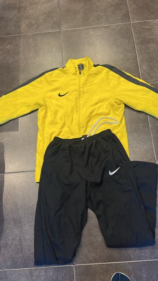 Conjunto Chándal Nike Amarillo y Negro