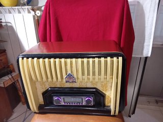 Radio Antigua Pallas Beige y Negra