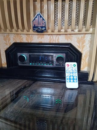 Radio Antigua Pallas Beige y Negra
