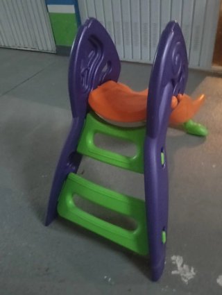 Tobogán infantil naranja y morado