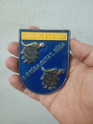 Insignias y llaveros militares