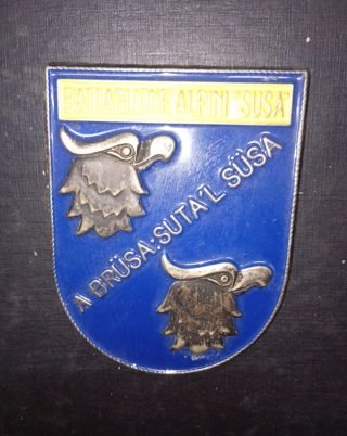 Insignias y llaveros militares