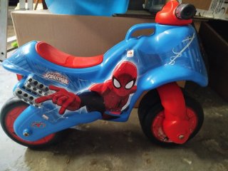Moto correpasillos Spiderman Injusa