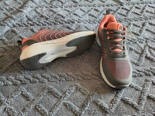 Zapatillas deportivas grises y rosas talla 37