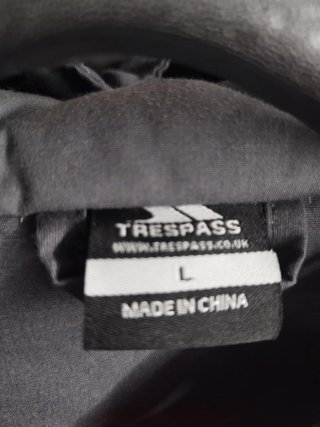 Abrigo Trespass gris