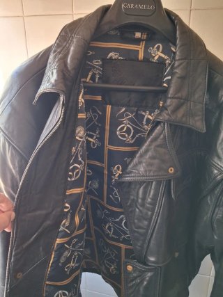 Chaqueta de Piel Negra Años 80