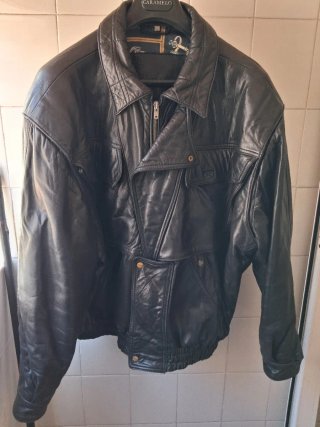 Chaqueta de Piel Negra Años 80